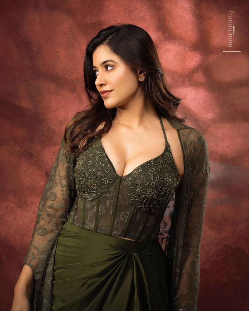 anju-kurian-looking-gorgeous